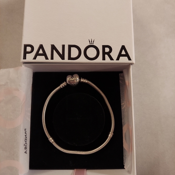 Pandora Moments Heart Clasp snake chain bracelet - Picture 5 of 7